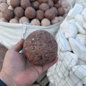 Шары гранитные красные